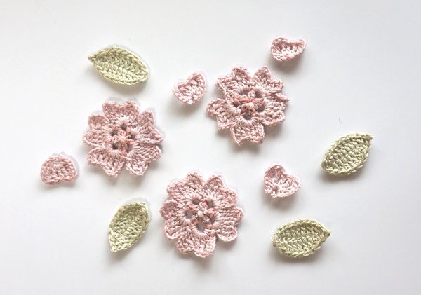 桜のモチーフとワンポイントブローチ作り方 無料の編み図もご案内 - あみーず